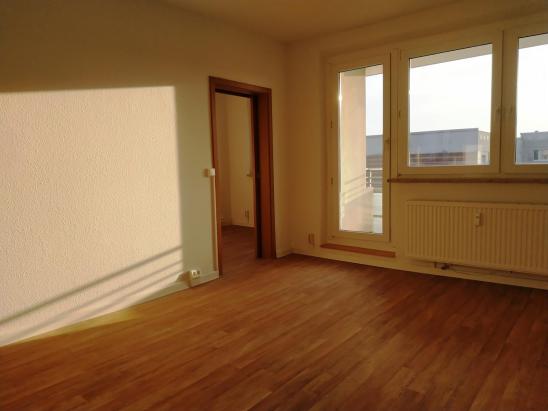 Wohnzimmer mit Balkon (Bsp.) Wohnzimmer mit Balkon (Bsp.)