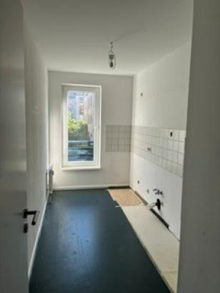 WBS 100-140 mit besonderem Wohnbedarf - Pfannschmidtstr. 6, 1. OG, rechts, 0203 - Photo 2
