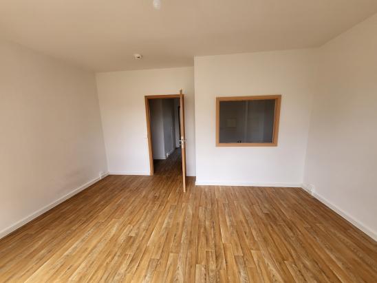 Wohnzimmer mit Küchendurchreiche (Bsp.) Wohnzimmer mit Küchendurchreiche (Bsp.)