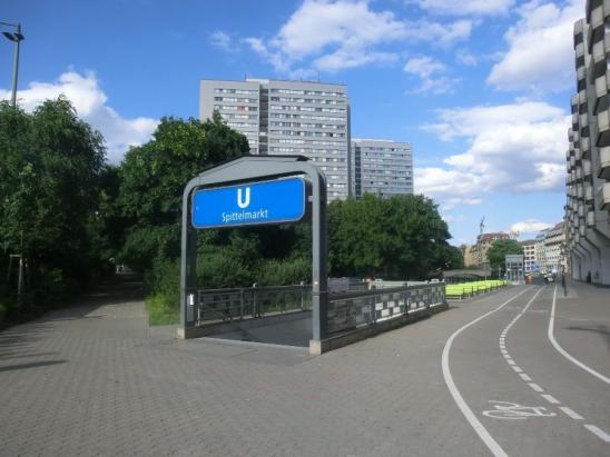 U-Bahnhof vor der Tür U-Bahnhof vor der Tür