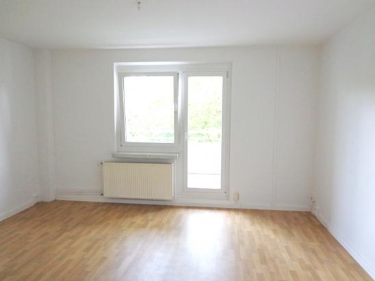 Wohnzimmer m. Balkon (Bsp.) Wohnzimmer m. Balkon (Bsp.)