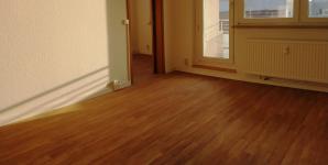 Wohnzimmer mit Balkon (Bsp.)