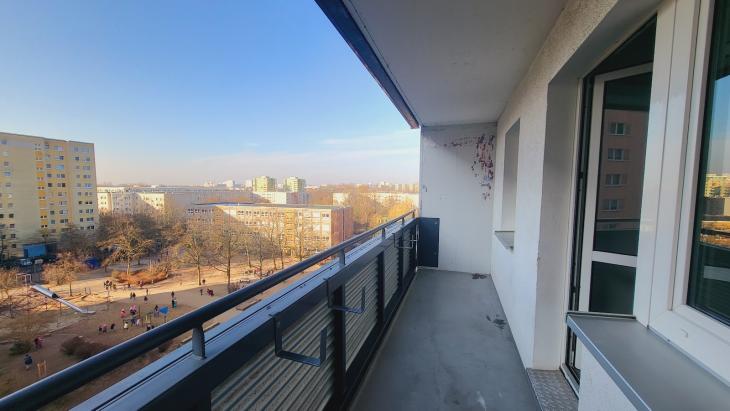 geräumiger Balkon (Bsp.) geräumiger Balkon (Bsp.)