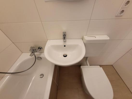 ef84e8d8-0b01-43b6-bffb-79d0b9568e11_Bad_mit_Badewanne__Bsp__ ef84e8d8-0b01-43b6-bffb-79d0b9568e11_Bad_mit_Badewanne__Bsp__